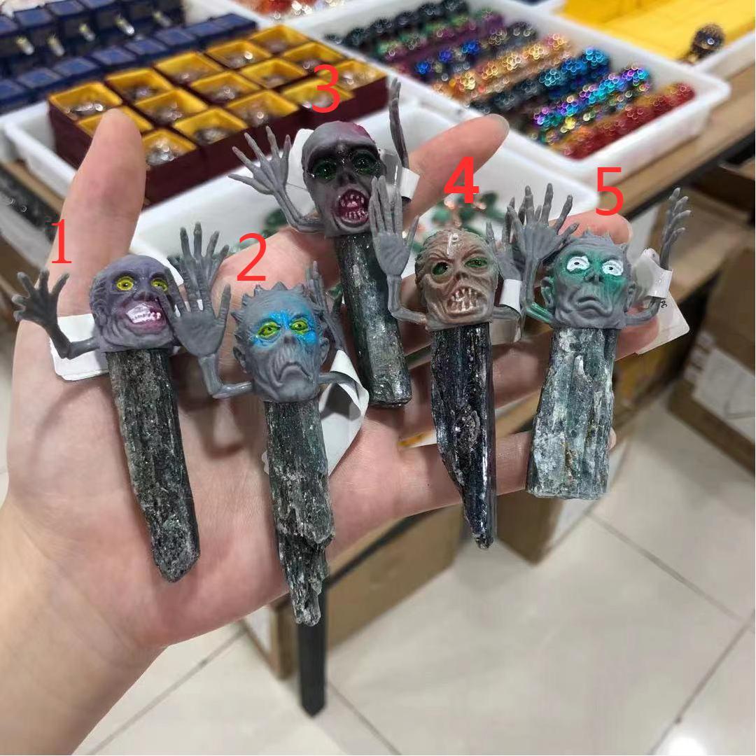 Cianita con expresiones divertidas