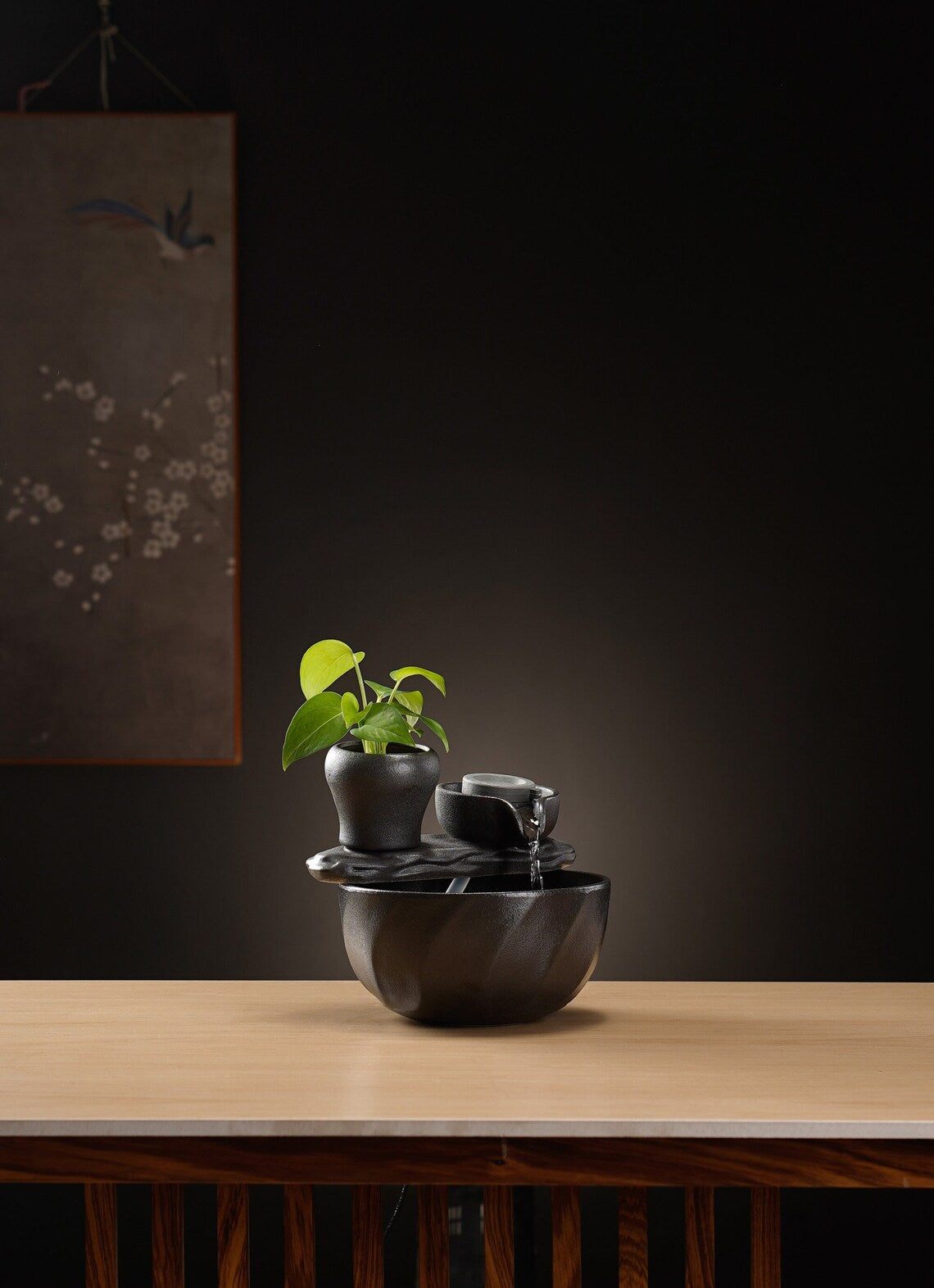 Juego de fuente de agua de cerámica negra japonesa pequeña para interiores | Decoración de agua corriente de la fortuna | Fuente de mesa de té de la suerte | Regalo zen de bendición de oficina