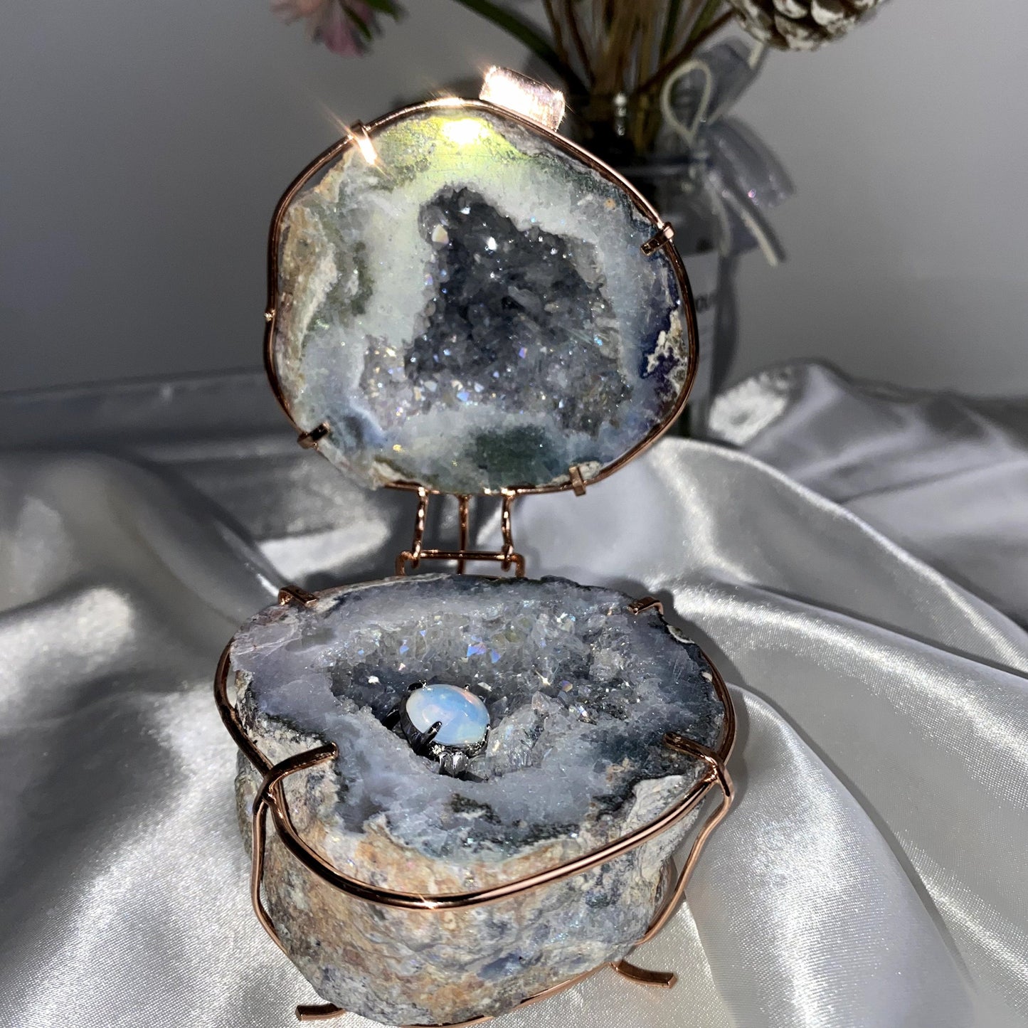 Natural Gemstone Mexico Agate Geode Ring Holder,Gift Ring Box Stone Jewelry Box，Proposal,Wedding Gift