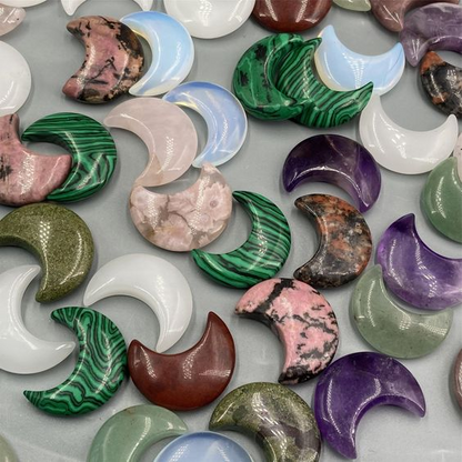 حجر الشفاء الطبيعي المنحوت على شكل قمر بلوري