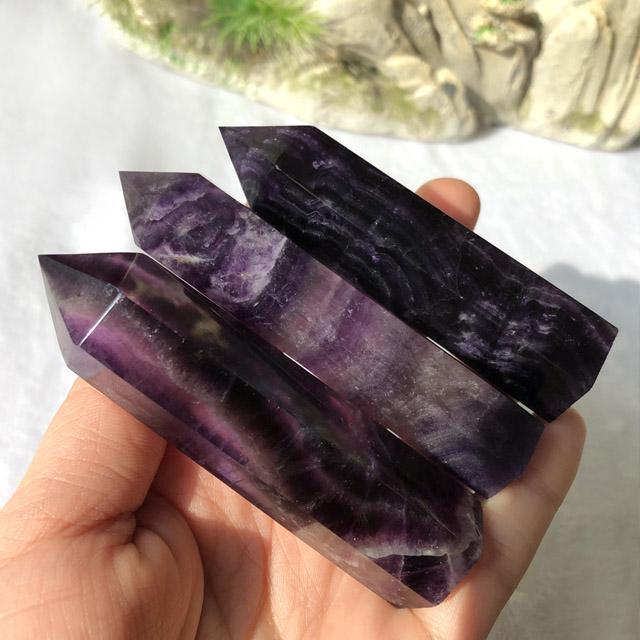 Hermosas puntas de fluorita morada natural 