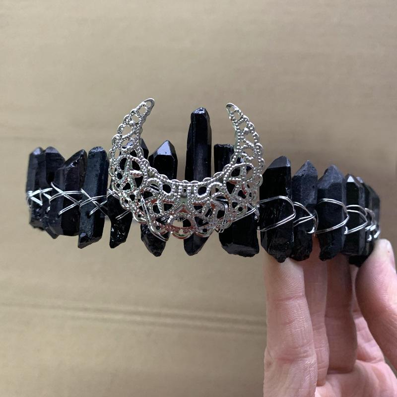 Diadema de cristal crudo con corona de luna negra de cuarzo