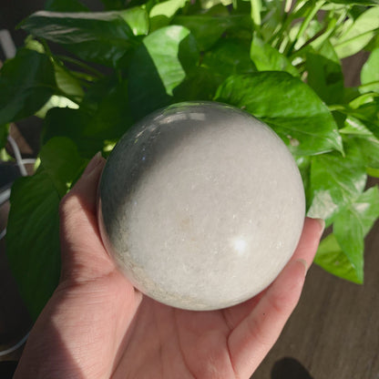 Natural yin yang jade sphere/natural/crystal/jade/balance/healing/black/white/culture