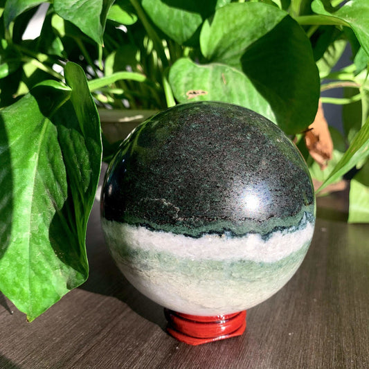 Natural yin yang jade sphere/natural/crystal/jade/balance/healing/black/white/culture