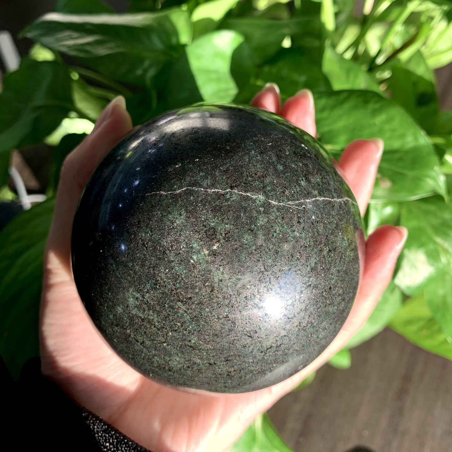 Natural yin yang jade sphere/natural/crystal/jade/balance/healing/black/white/culture